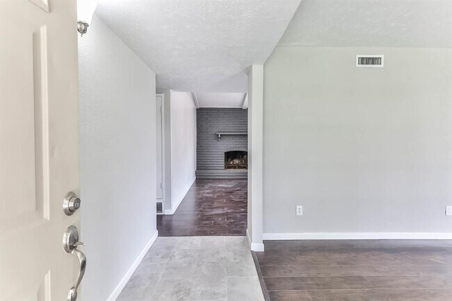Building Photo - 14227 Lourdes Dr