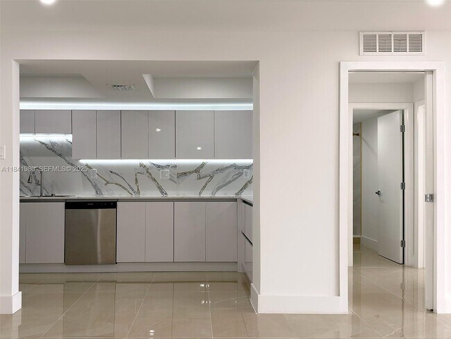 Foto del edificio - 18071 Biscayne Blvd