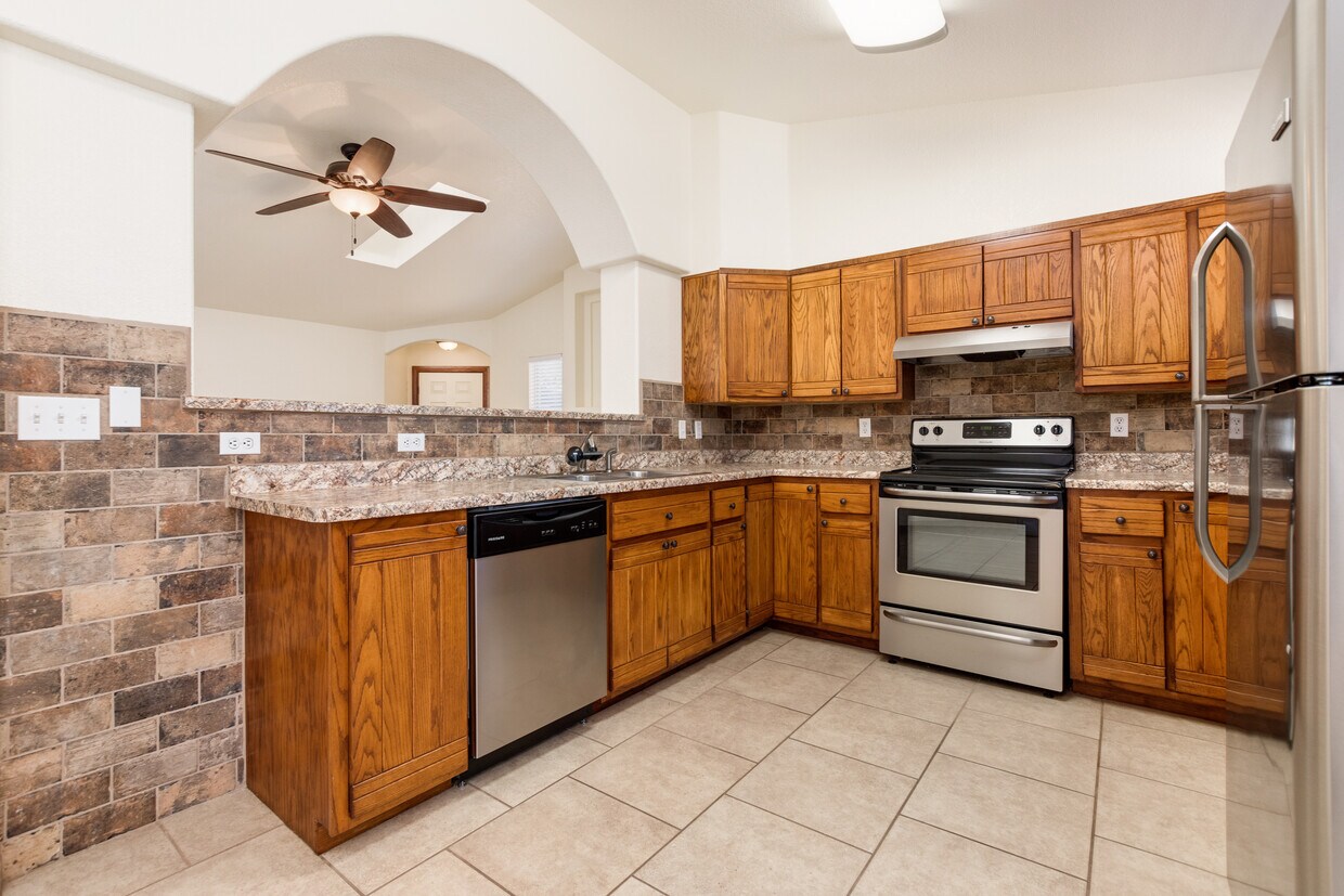 kitchen - 2365 Saturn Cir