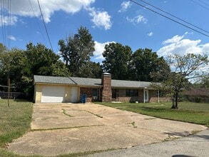 Building Photo - 422 Hardee Dr