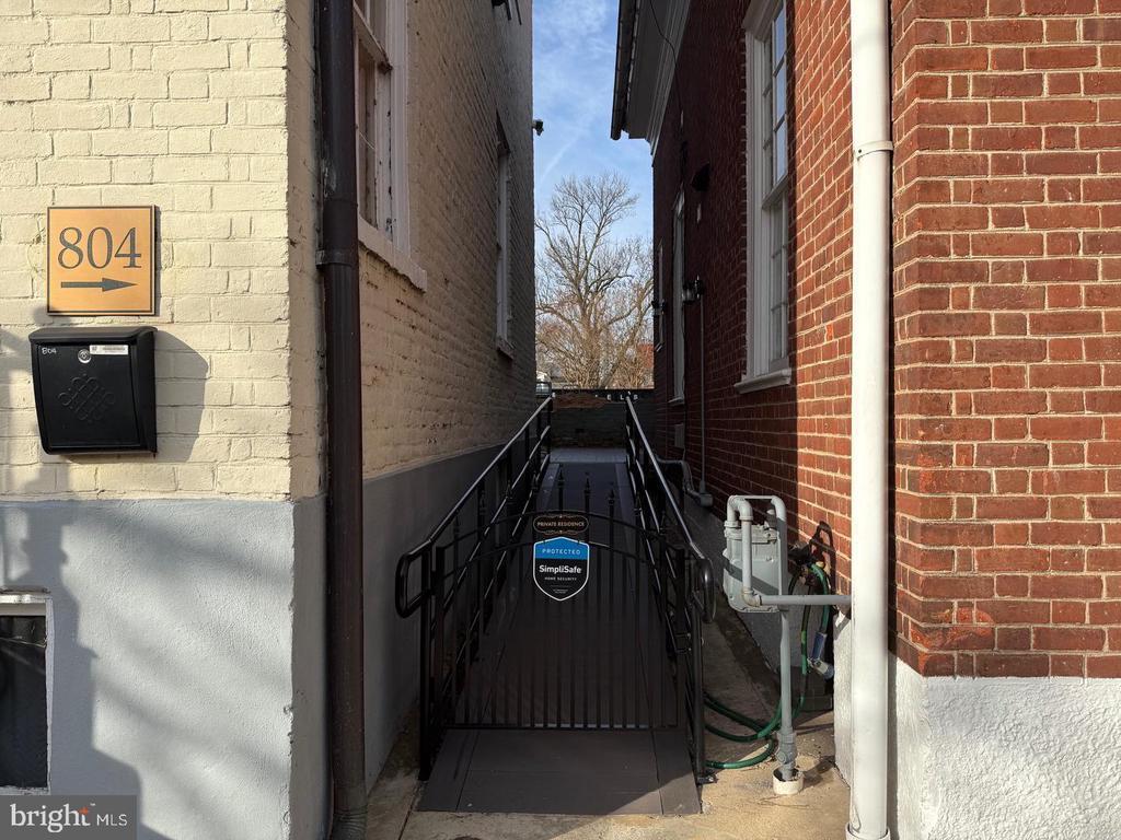 Building Photo - 804 Princess Anne St
