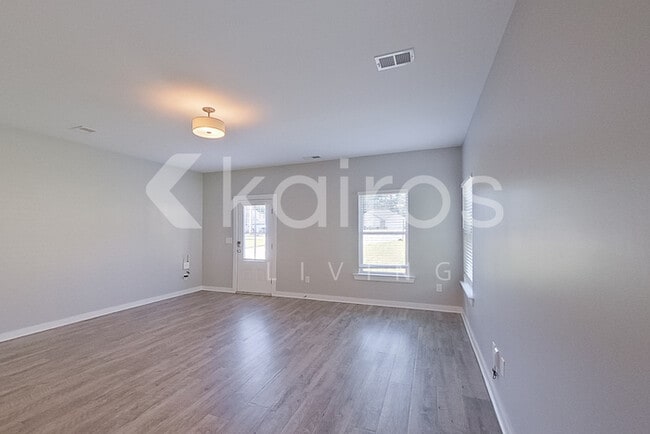 Foto del edificio - 655 White Oak Cir