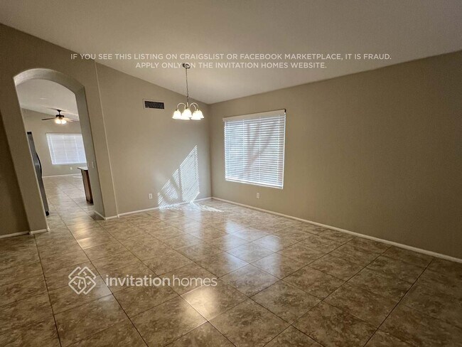 Foto del edificio - 15966 W Latham St