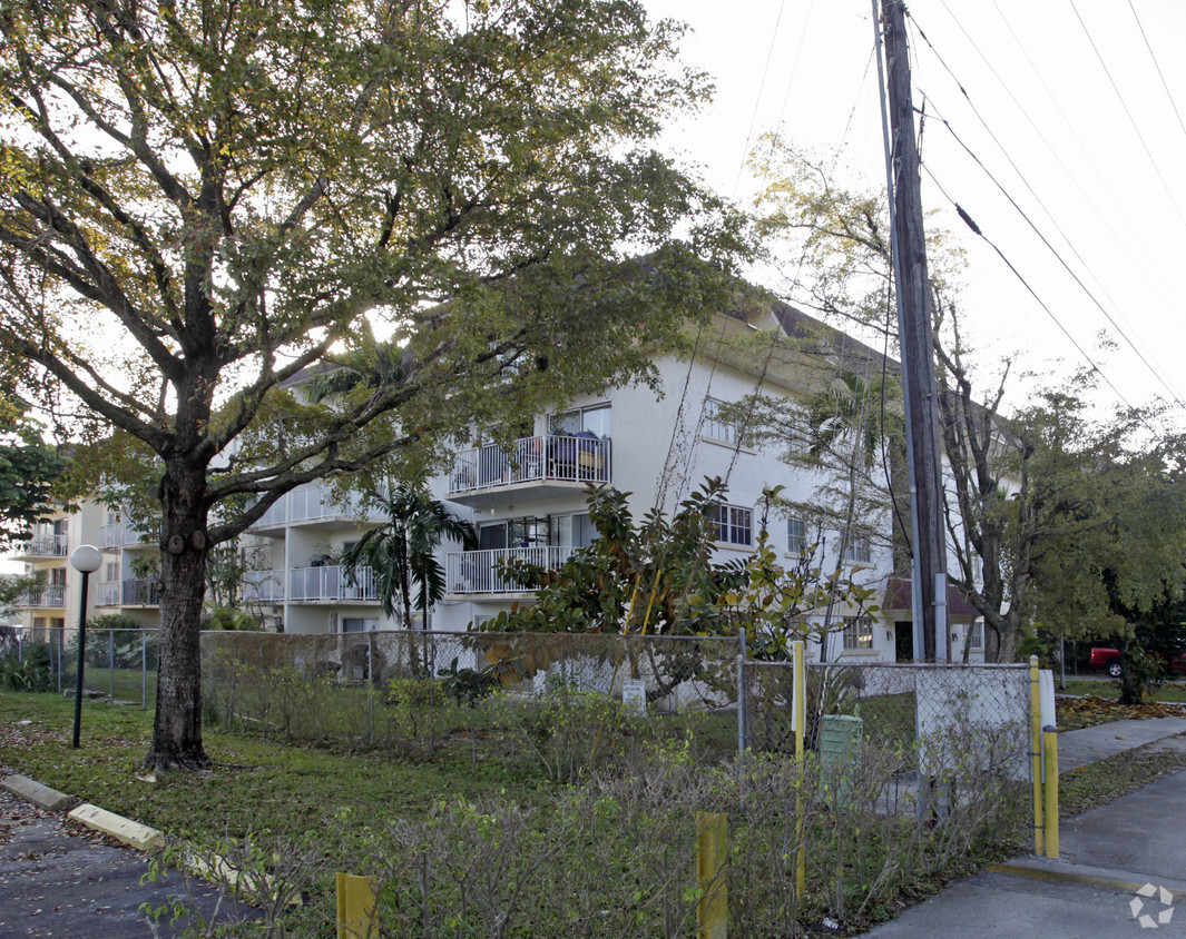 Jewett Apartments - Dadeland Apartments