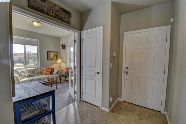 Building Photo - Immaculant 4BD/2.5BA Single Family Home on...
