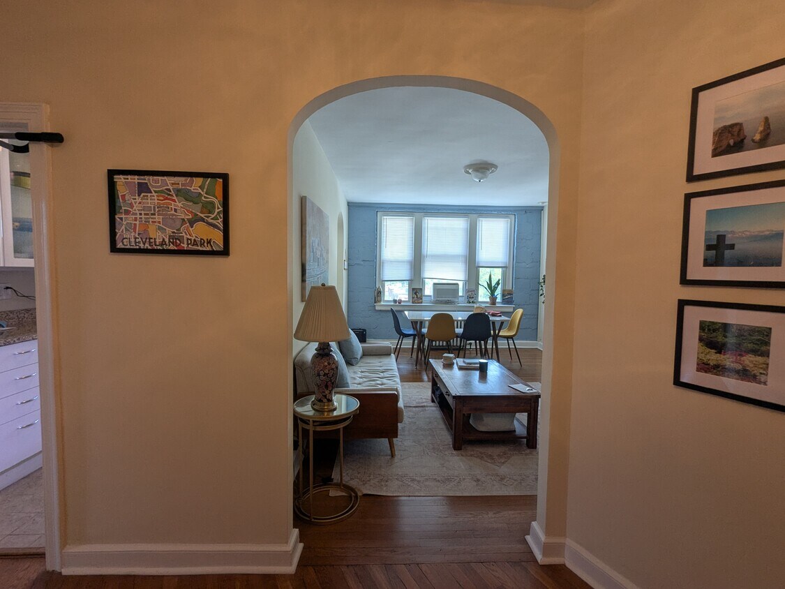 Unit entry - 4007 Connecticut Ave NW