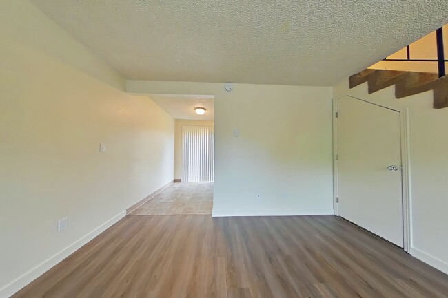 Building Photo - 2 Bedroom Apartment ~ South Corvallis ~ Sm...