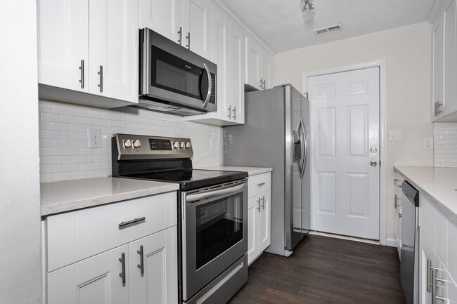 Building Photo - 2206 Berkley Ave