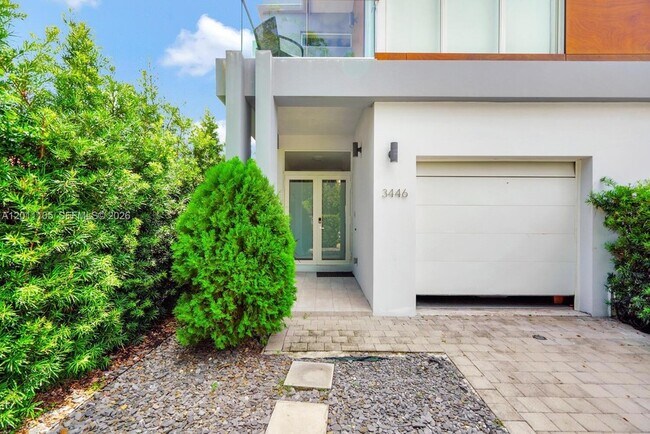 Foto del edificio - 3446 SW 23rd St