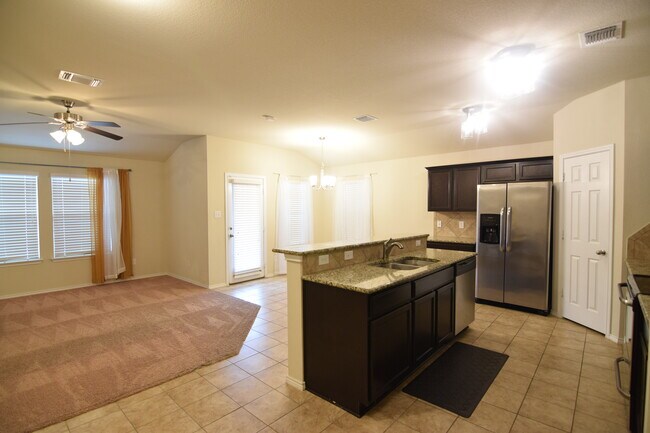 Foto del edificio - 5406 Waterbank Ln