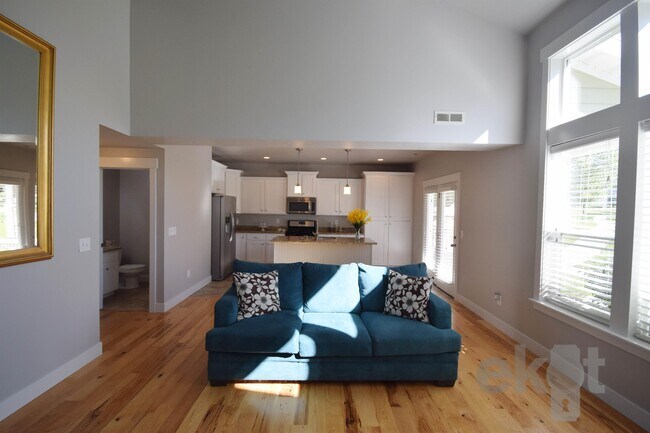 Building Photo - 11749 Danta Dr S