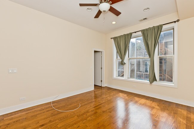 Building Photo - 1513 N California Ave