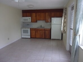 Building Photo - 3044 Barrett Ave