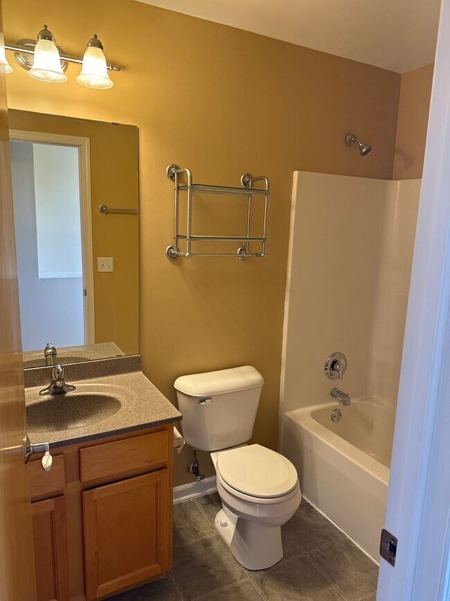 Building Photo - 7428 Thomas Dr