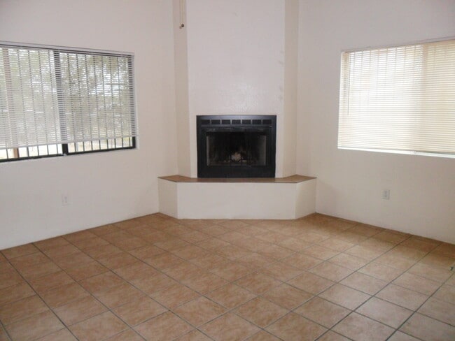 Foto del edificio - 516 E Waverly St