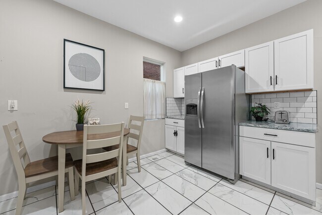 Foto del edificio - 536 Oakwood Ave
