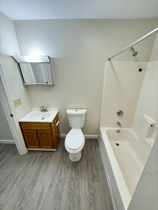 Building Photo - Marshfield Apartments