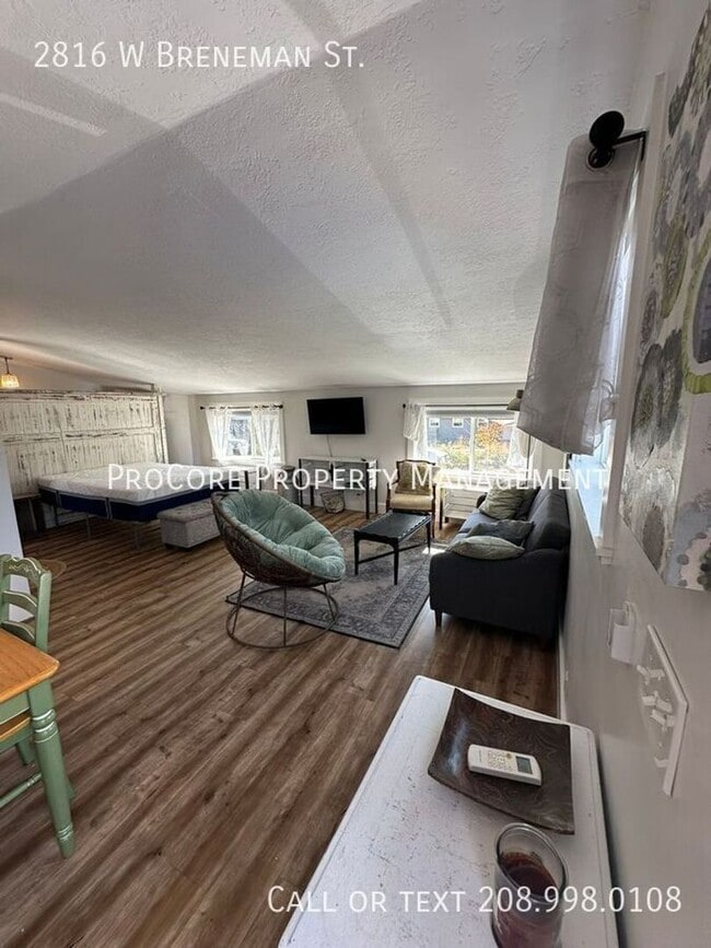 Building Photo - Charming Upper Unit Studio – Fully Furnish...