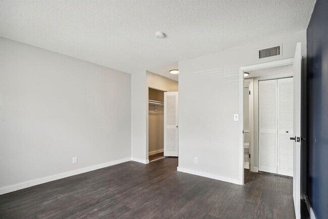 Building Photo - 3250 NW 84th Ave