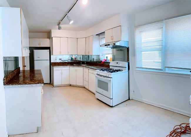 Photo - 6623 N California Ave Apartment