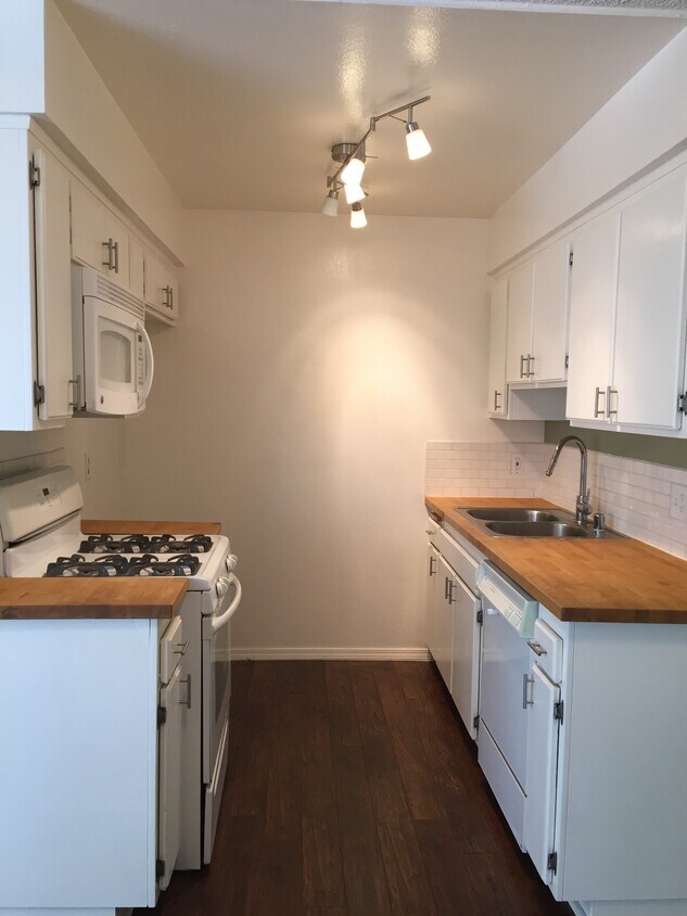 Foto principal - 7037 Alabama Ave