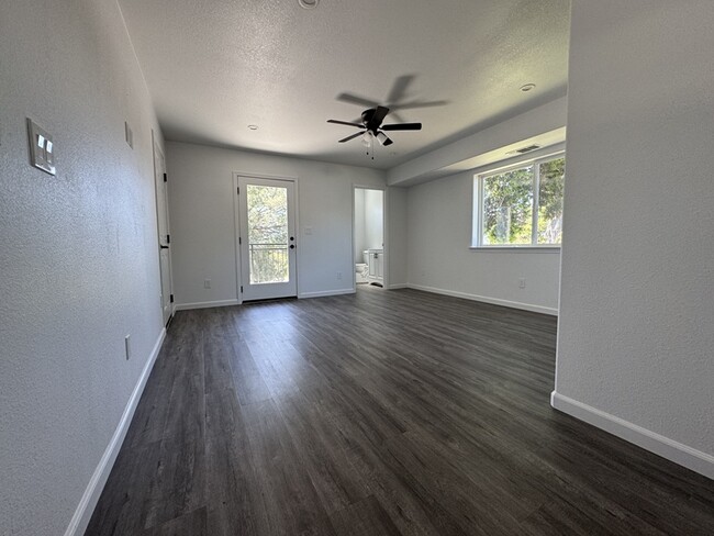 Building Photo - 4210 Tranquilla Ave
