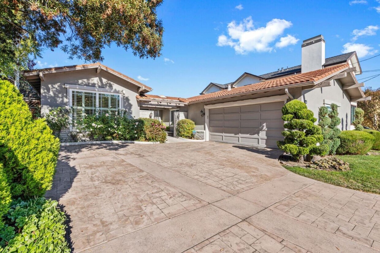Foto principal - 2132 Carmelita Ave