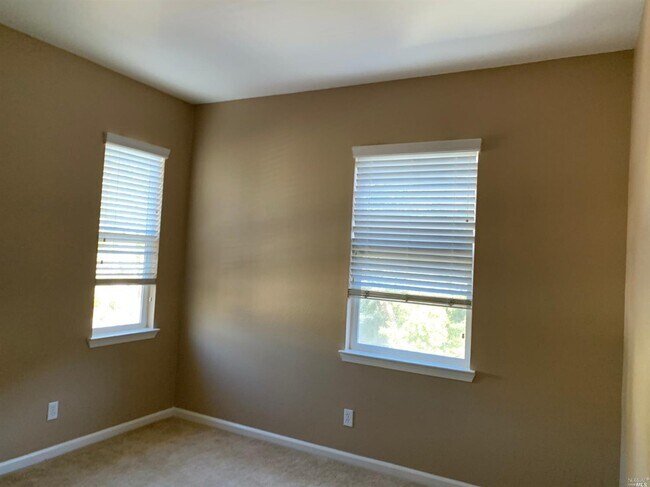 Building Photo - 1000 Madrone Ave
