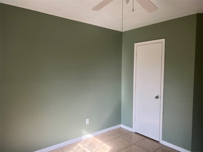 Foto del edificio - 9821 Rhea Ct