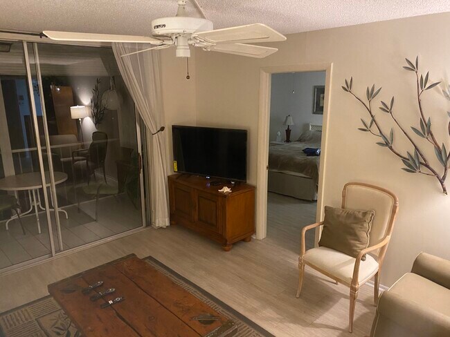 Sala de estar - Campo de golf - 190 Turtle Lake Ct