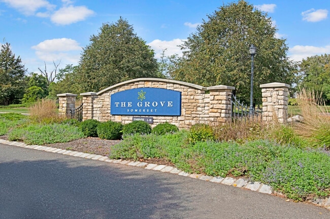 Building Photo - Grove at Somerset