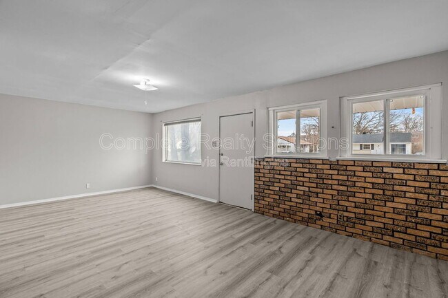 Building Photo - 10769 Spring Garden Dr