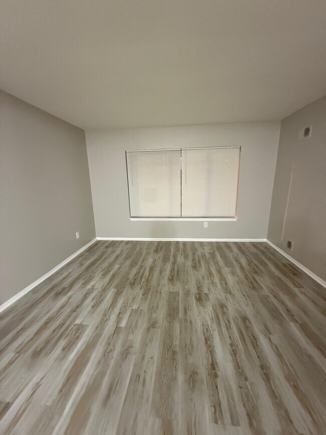 Foto del edificio - 24651 W McNichols Rd