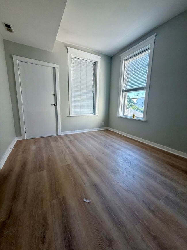 Building Photo - 3223 S Lituanica Ave