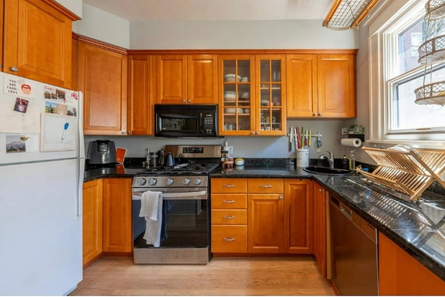 Building Photo - 626 13th Ave E