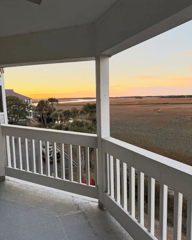 Building Photo - 140 W Mariners Cay Dr