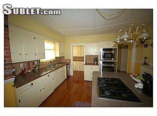 Building Photo - 144 Chapin St