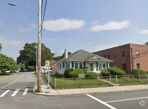 Building Photo - 972 Reservoir Ave
