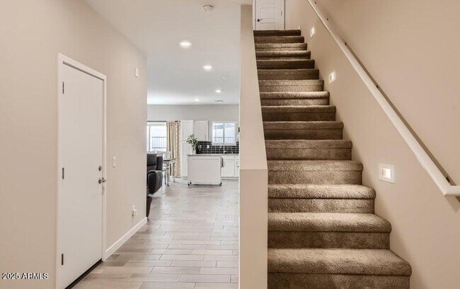 Foto del edificio - 2241 W Griswold Rd