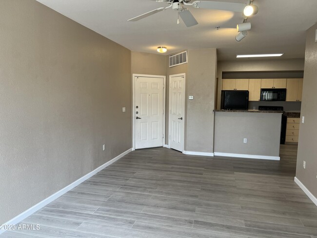 Foto del edificio - 18416 N Cave Creek Rd