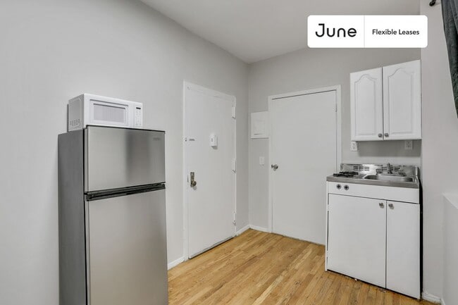 Building Photo - 248 W 64th St