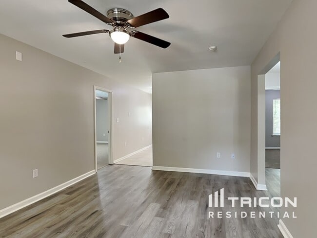 Foto del edificio - 6215 Rockwell Blvd W