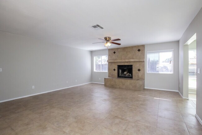 Foto del edificio - 5523 W Villa Maria Dr