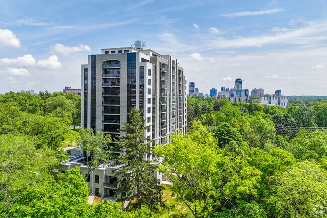 Building Photo - 112 St James