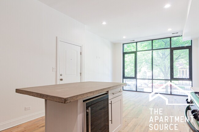 Foto del edificio - 5733 N Winthrop Ave
