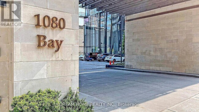 Building Photo - 1080-1080 Bay St.