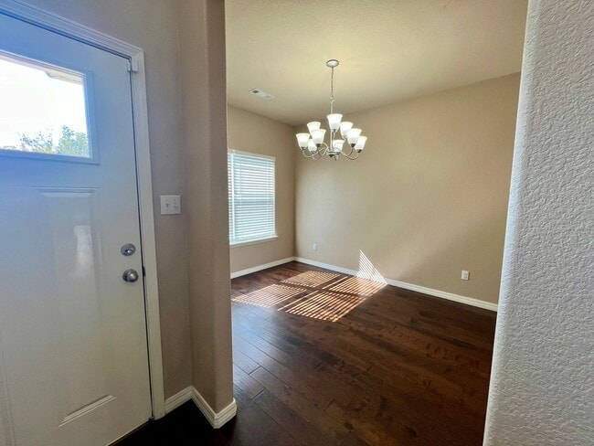 Foto del edificio - 615 Ridge Point Dr