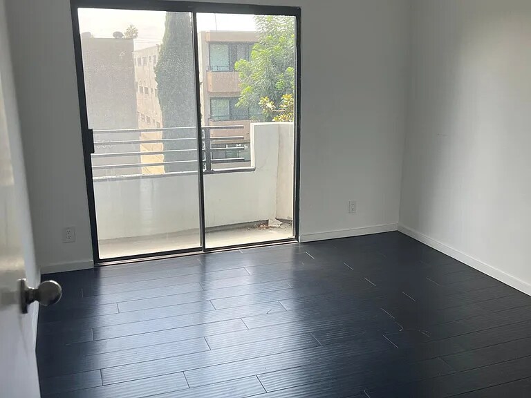 Foto del edificio - 7531 Hampton Ave