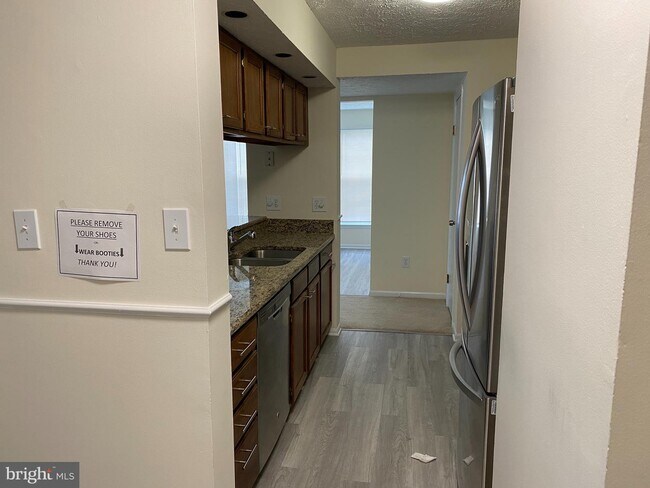 Building Photo - 5735 Rowanberry Dr