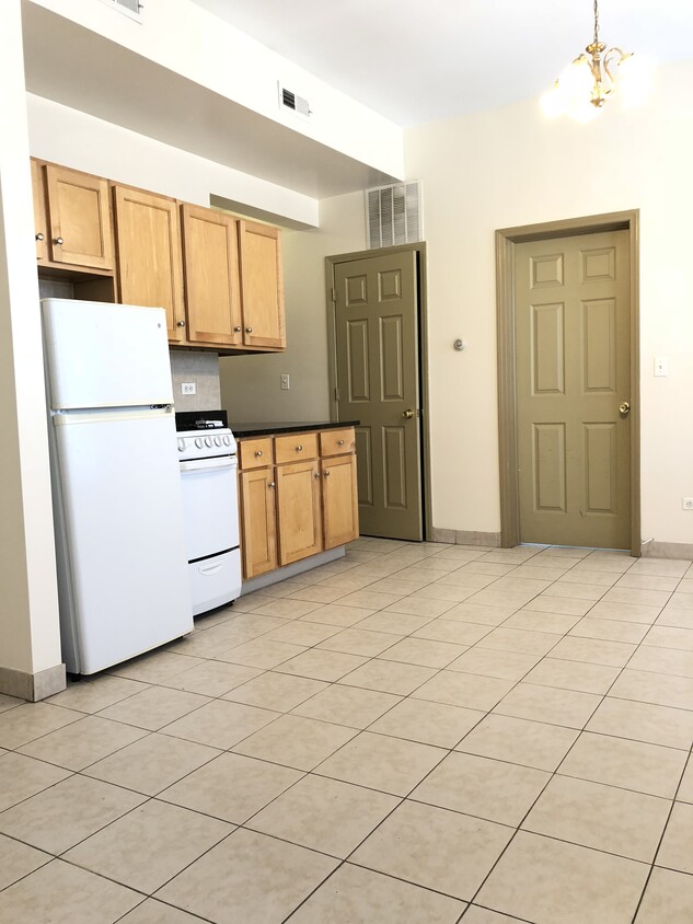 Primary Photo - 1425 W Wilson Ave